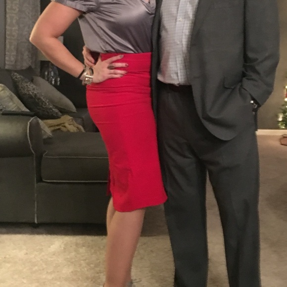 Elegant Red Women's Skirt - Picture 2 of 3